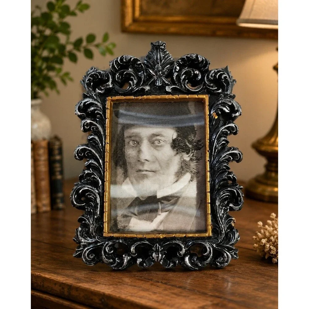 Vintage 3D Lenticular Portrait Picture in Ornate Black & Sliver Baroque Frame
